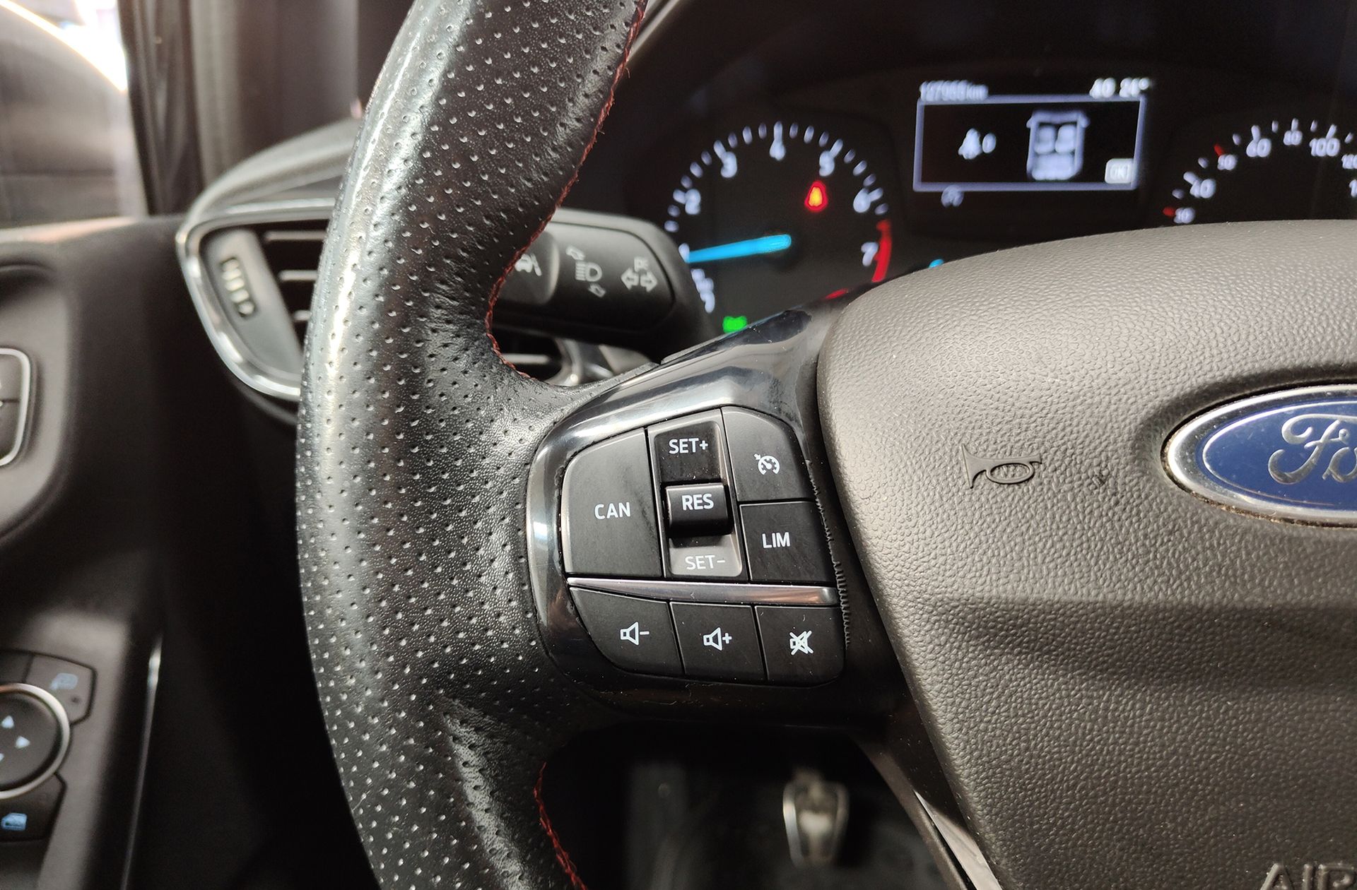 Ford Fiesta 1.0 EcoBoost ST-Line - foto 24