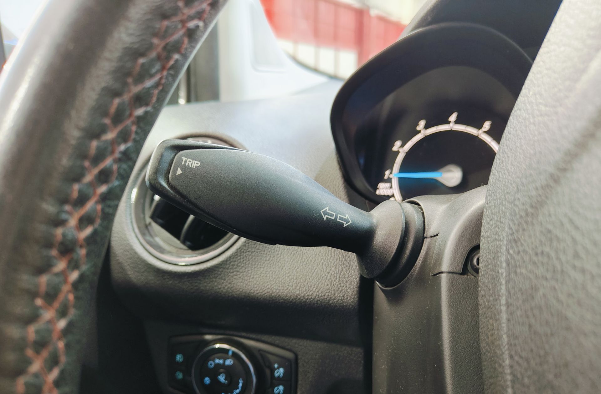 Ford Tourneo Courier 1.0 EcoBoost Sport - foto 26
