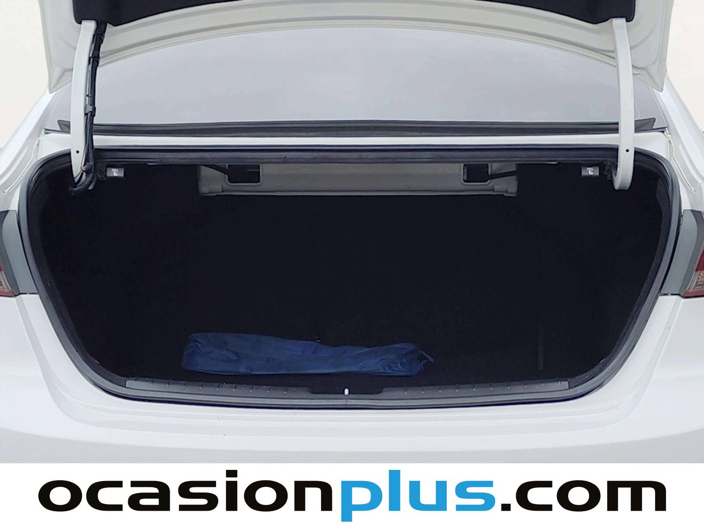 Fotos maletero Hyundai Elantra Hyundai Elantra 1.6 MPI Tecno (128 CV)