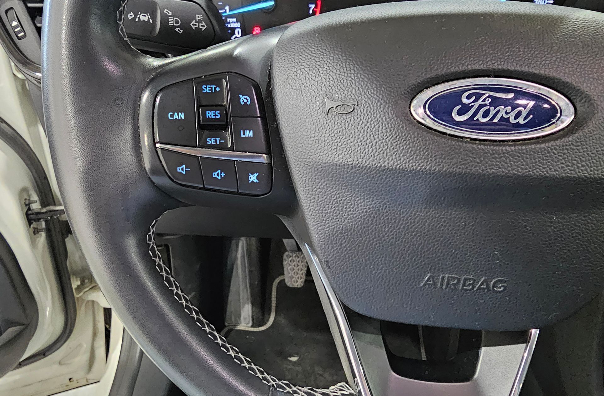 Ford Puma 1.0 EcoBoost Titanium - foto 28