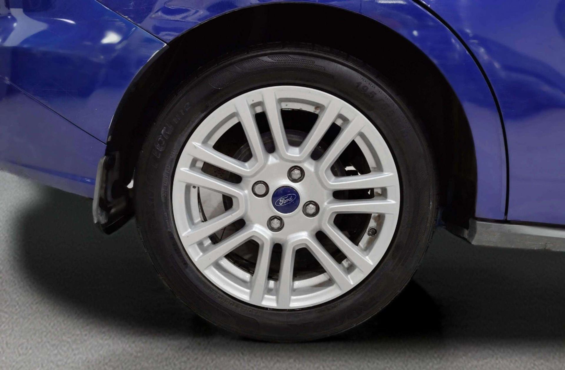 Ford Tourneo Courier 1.0 EcoBoost Titanium - foto 33