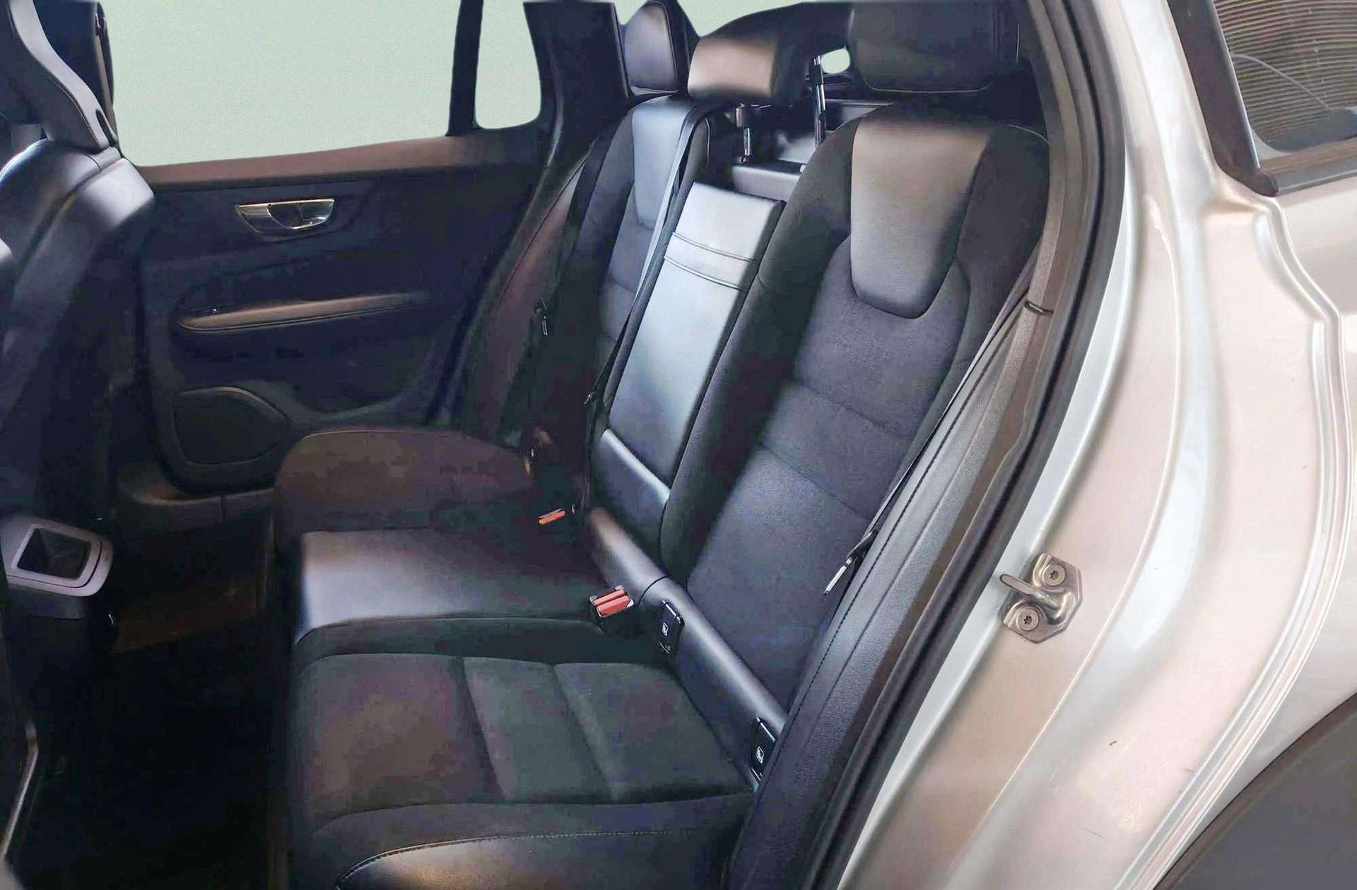 Volvo V60 D4 AWD - foto 13