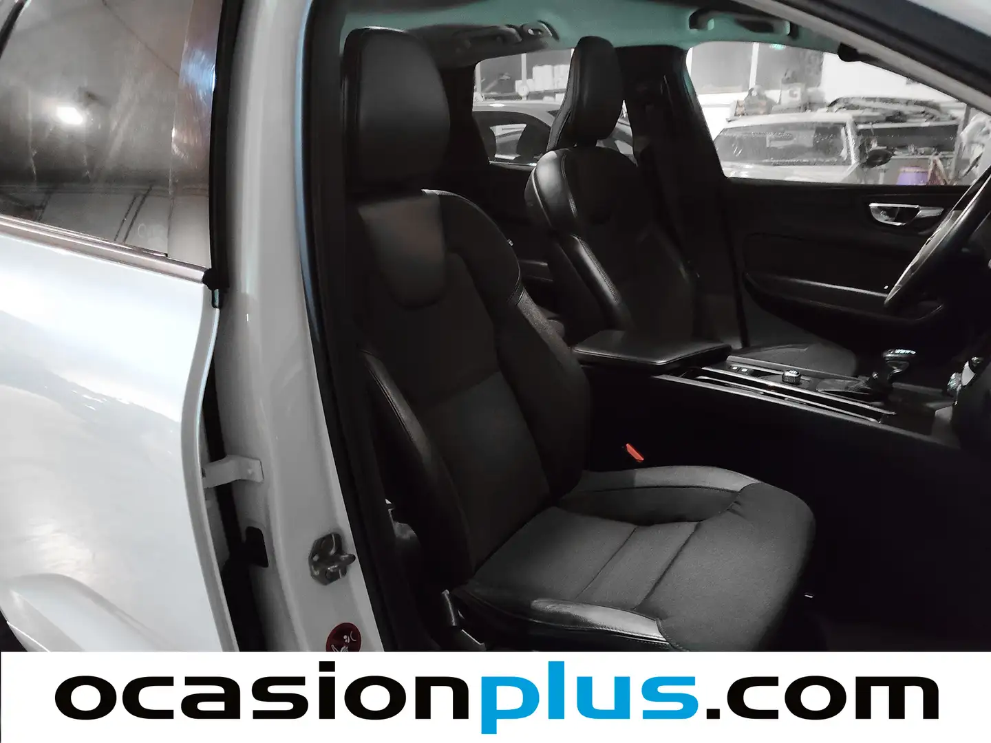 Foto Volvo XC60 Volvo XC60 D4 Momentum AWD Auto (190 CV)