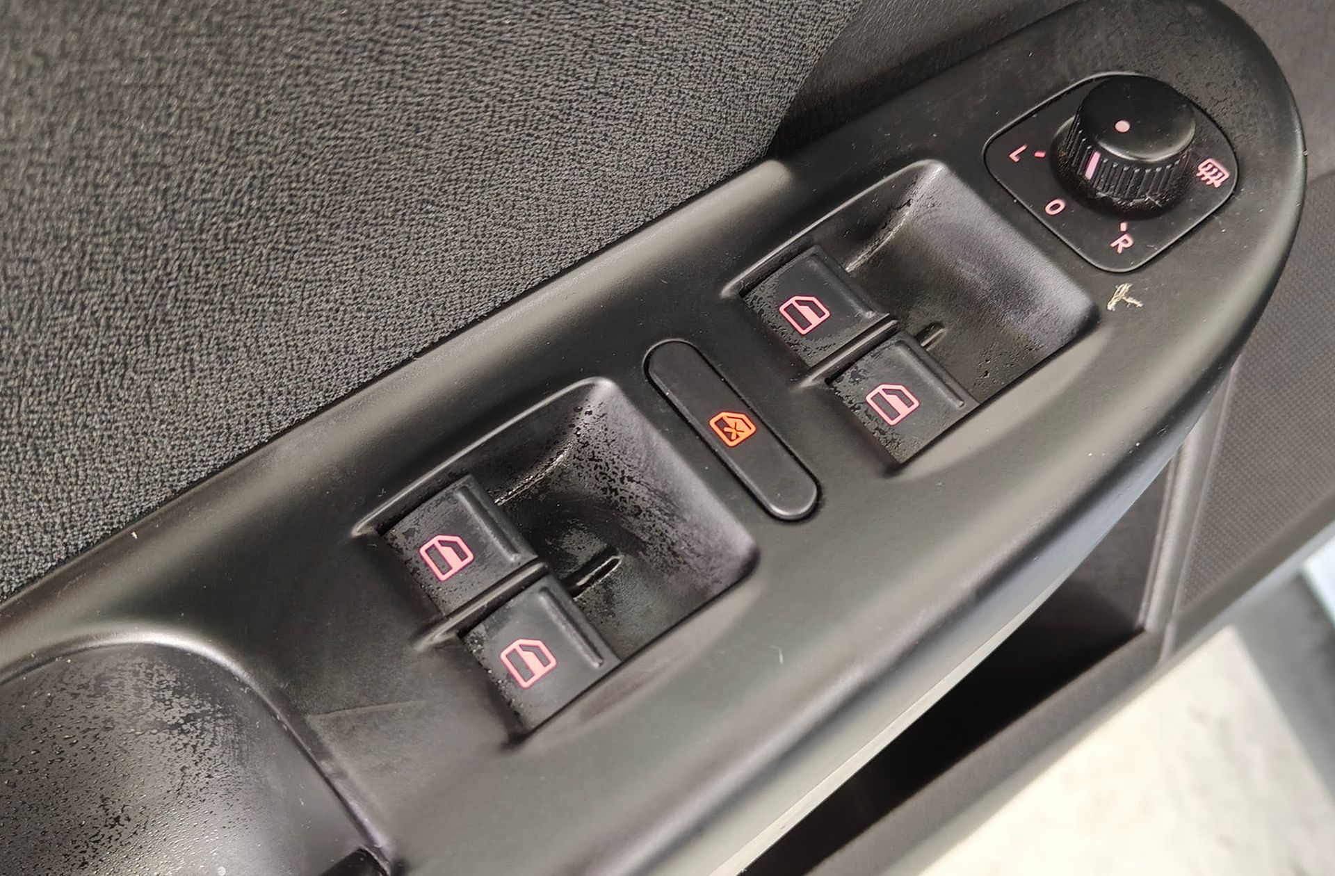 Volkswagen Passat 2.0 TDI DPF Edition Plus - foto 32