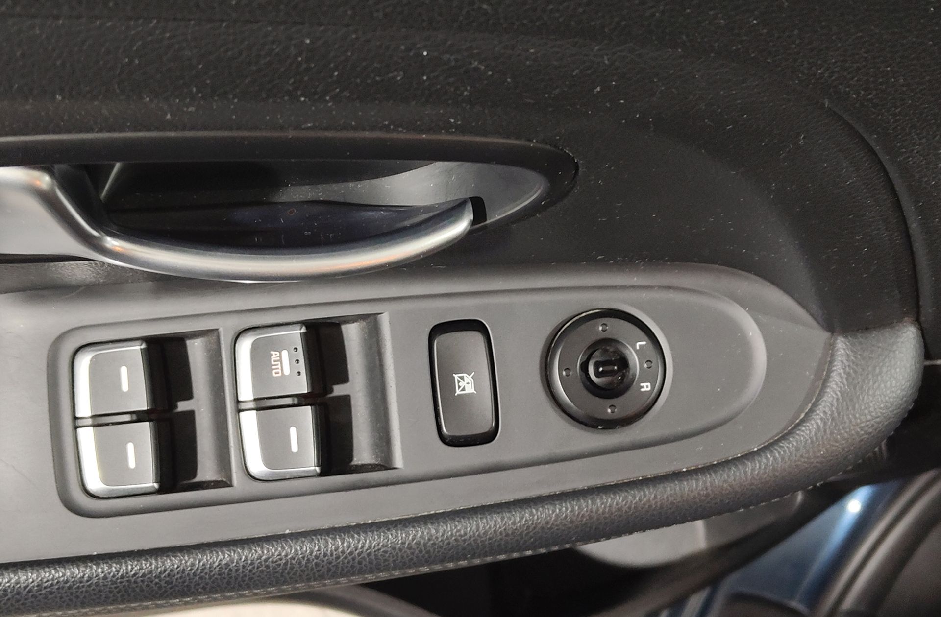 Kia Carens 1.6 GDi Concept - foto 31