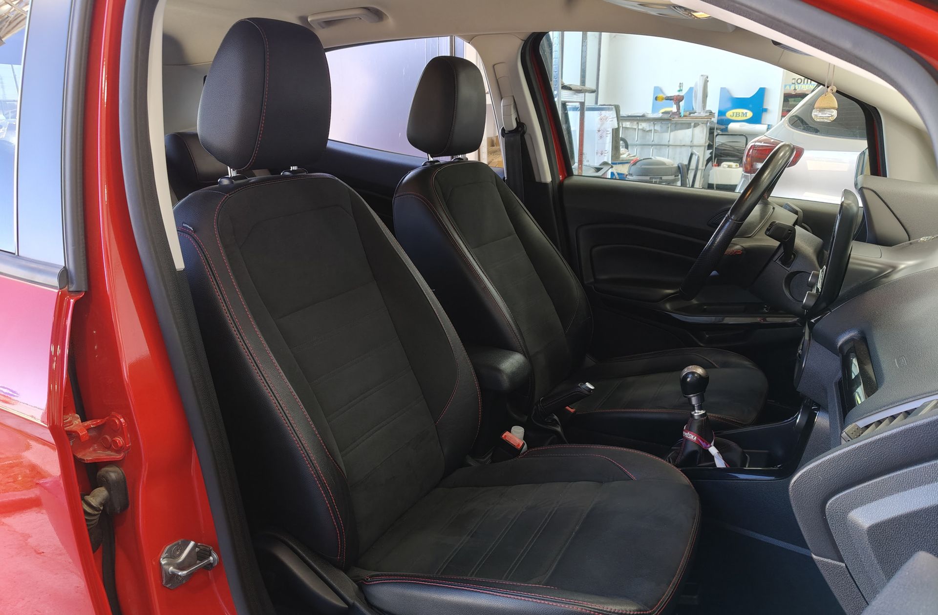 Ford EcoSport 1.5 TDCi ST Line - foto 19