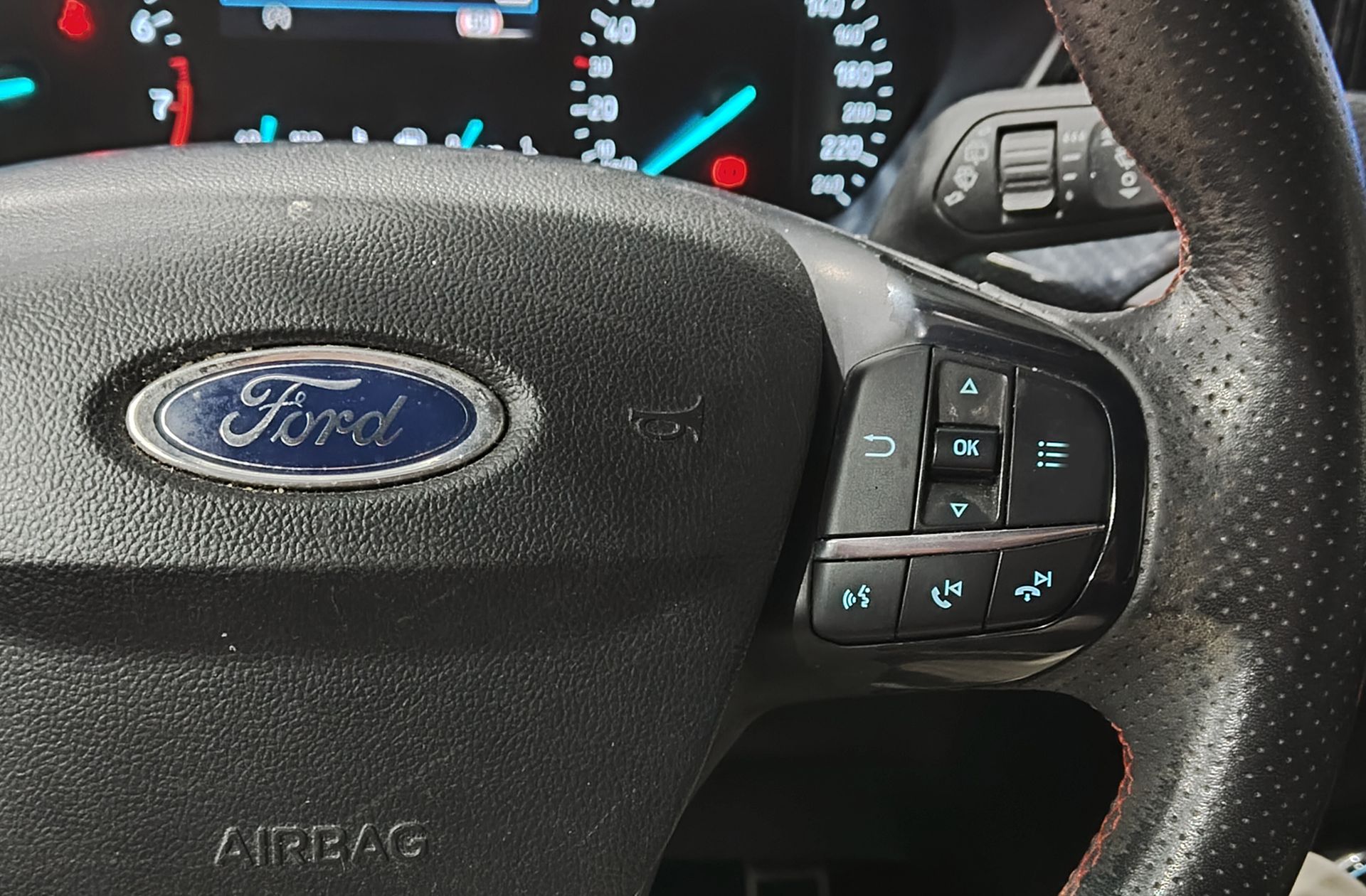 Ford Focus 1.0 EcoBoost ST-Line - foto 28