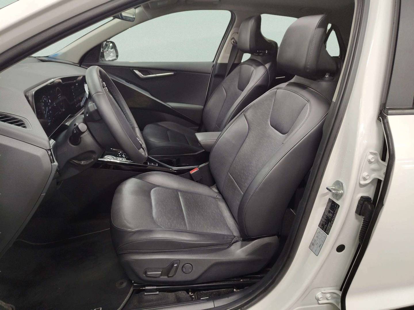 Foto asientos delanteros KIA e-Niro KIA e-Niro Emotion (Long Range) (204 CV)