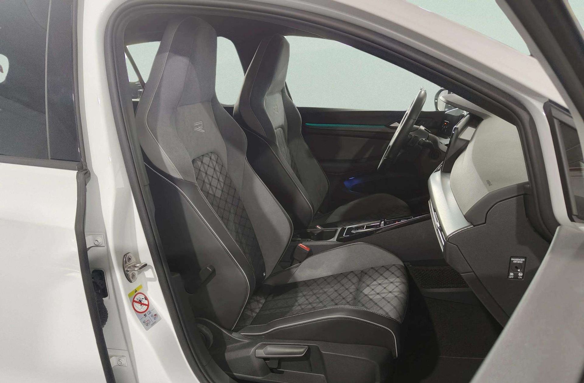 Volkswagen Golf R-Line 1.5 eTSI DSG - foto 23