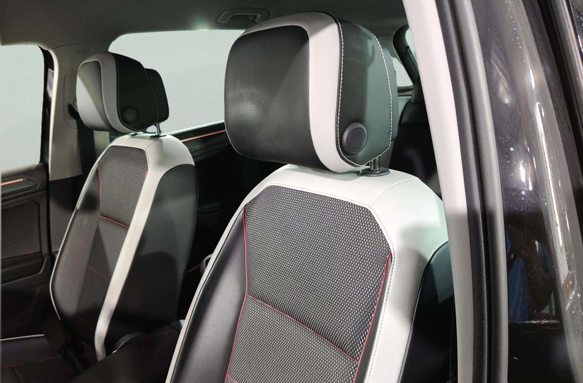 Volkswagen Tiguan Urban Sport 2.0 TDI DSG - foto 7