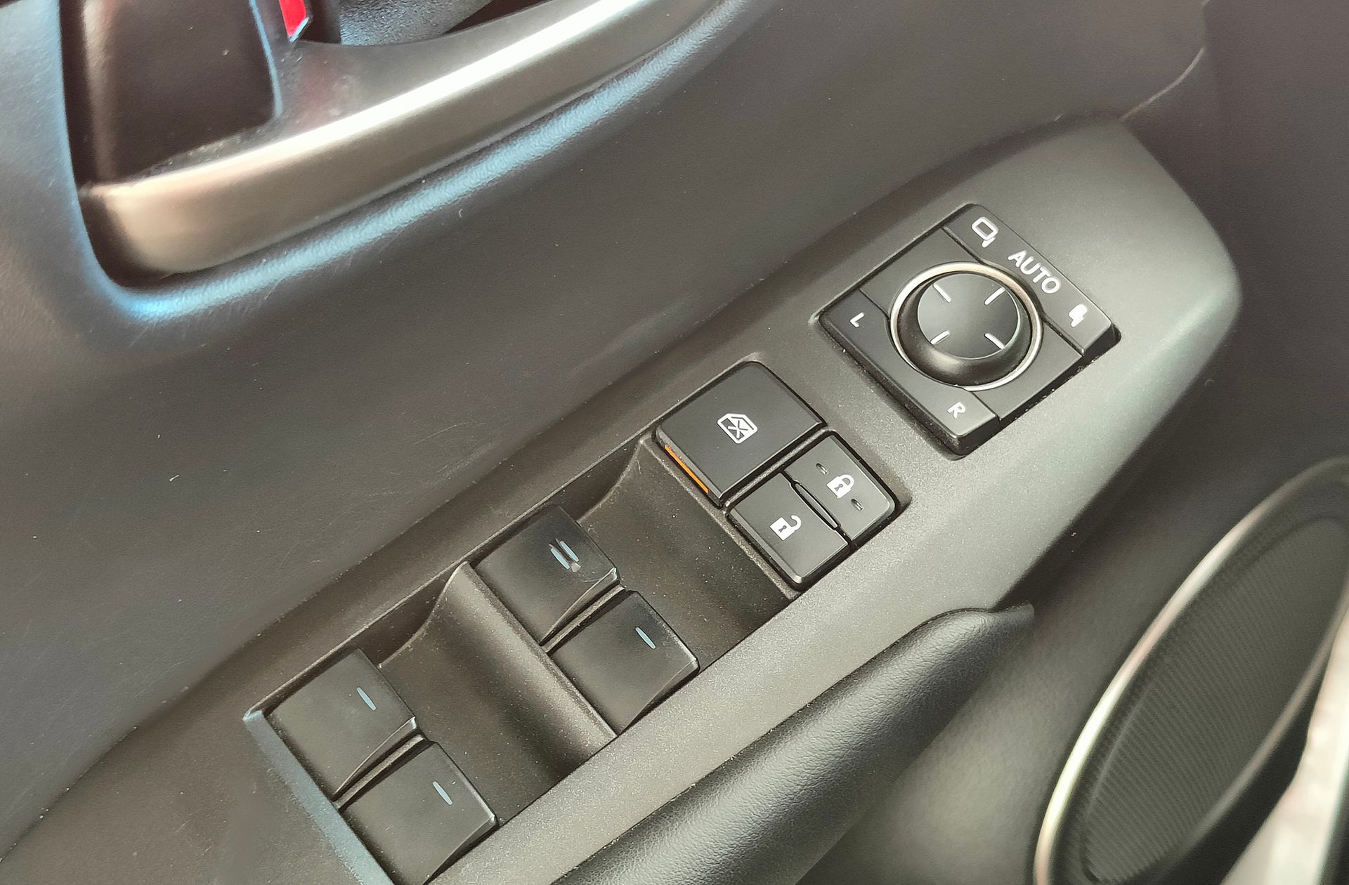 Lexus NX 300h Corporate 2WD - foto 35