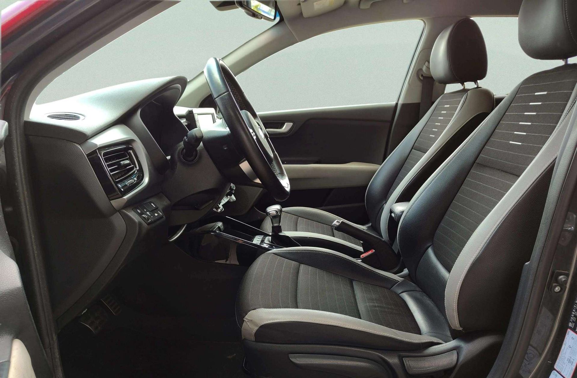 Kia Stonic 1.0 T-GDi Tech DCT - foto 14