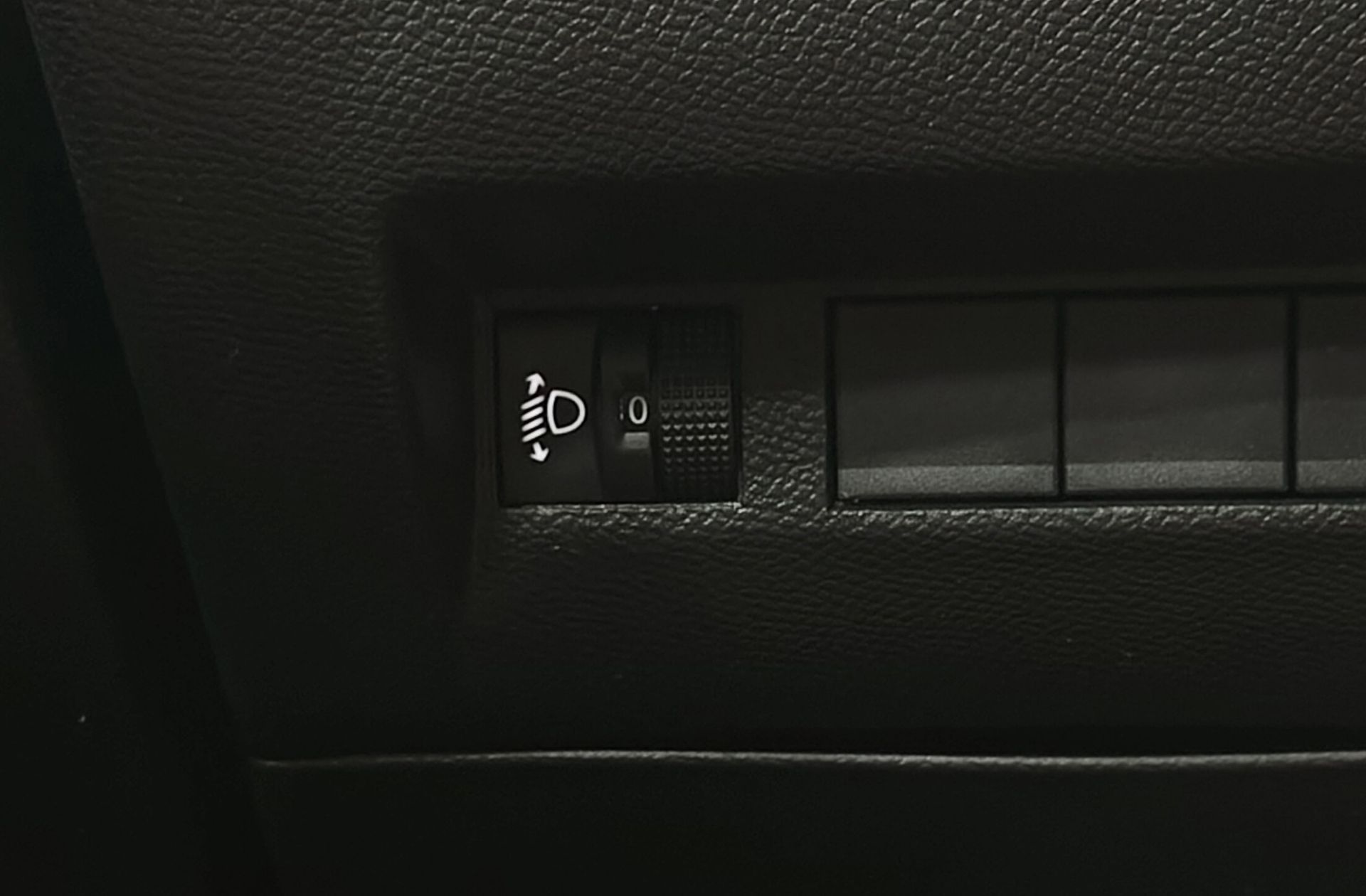 Peugeot 2008 Allure Hybrid eDCS6 - foto 23