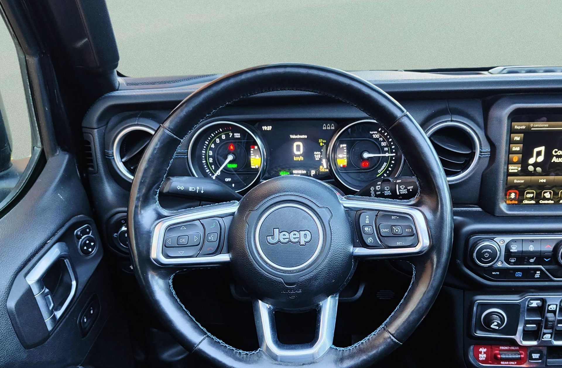 Jeep Wrangler 2.0 Rubicon 8ATX - foto 25