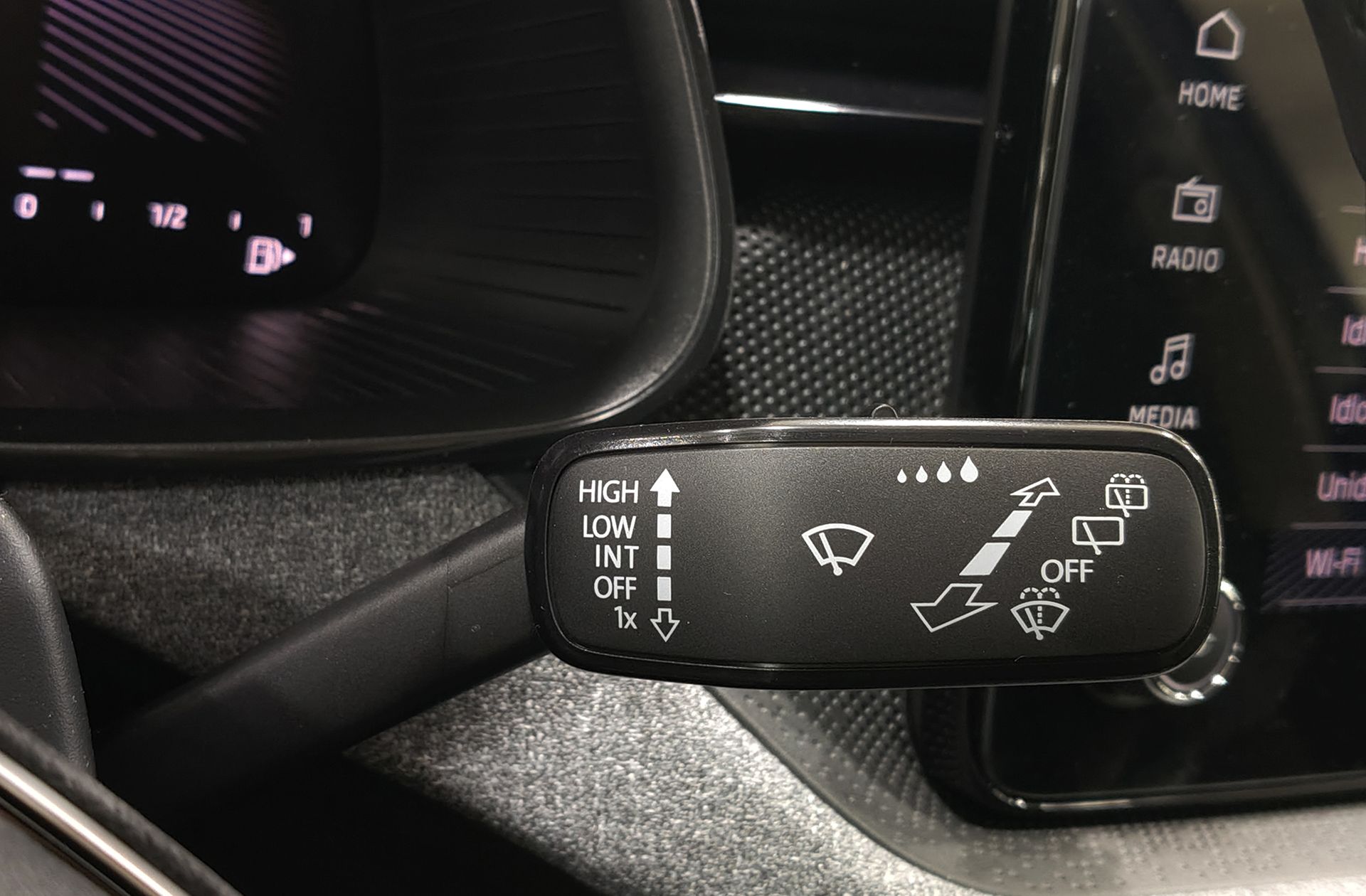 Škoda Kamiq 1.0 TSI Selection DSG - foto 31