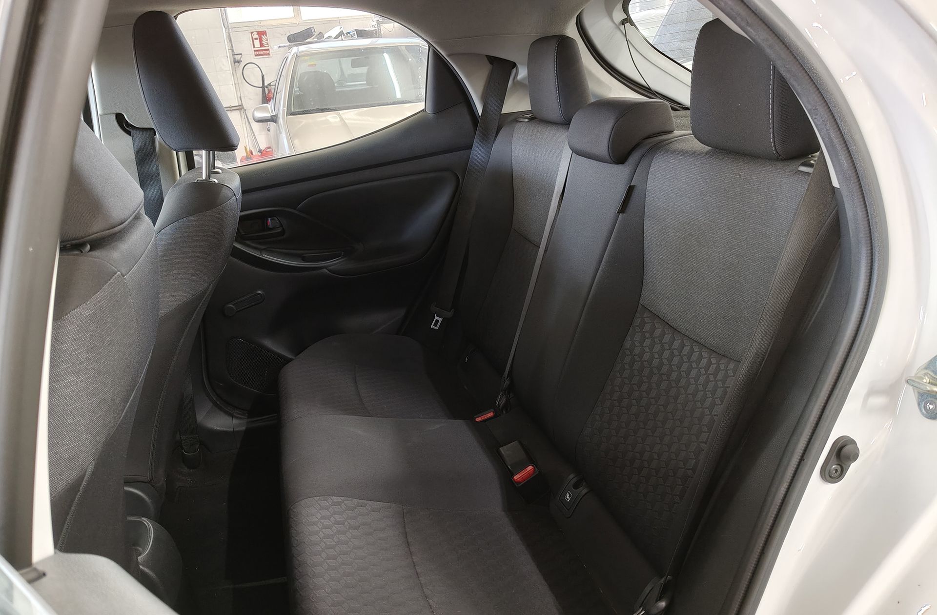 Toyota Yaris 1.0 70 Business - foto 10