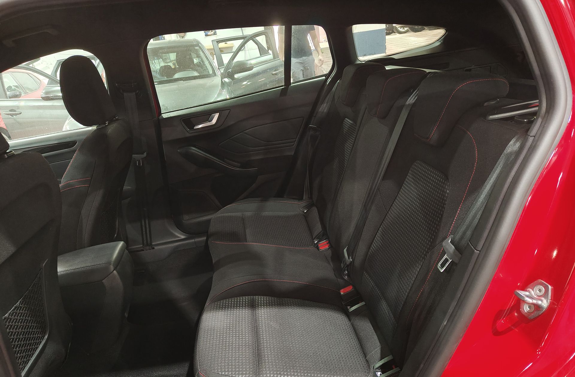 Ford Focus SportBreak 1.0 EcoBoost MHEV ST-Line - foto 14