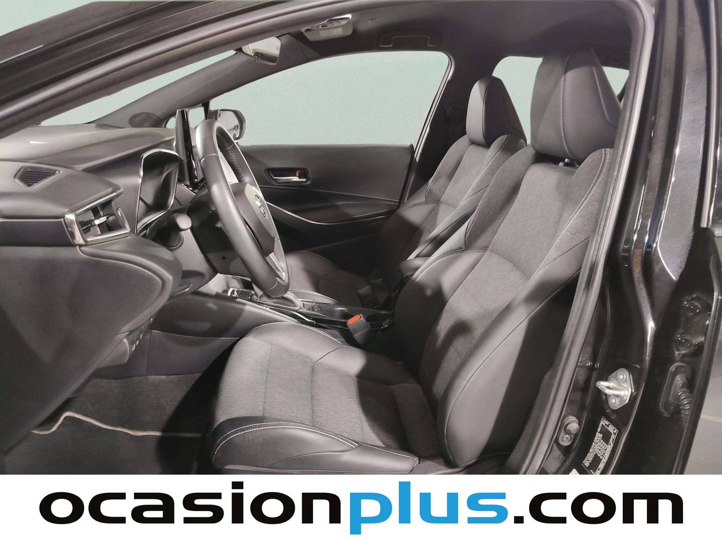 Foto asientos delanteros Toyota Corolla Toyota Corolla 140H Touring Sport Style Edition Auto (140 CV)