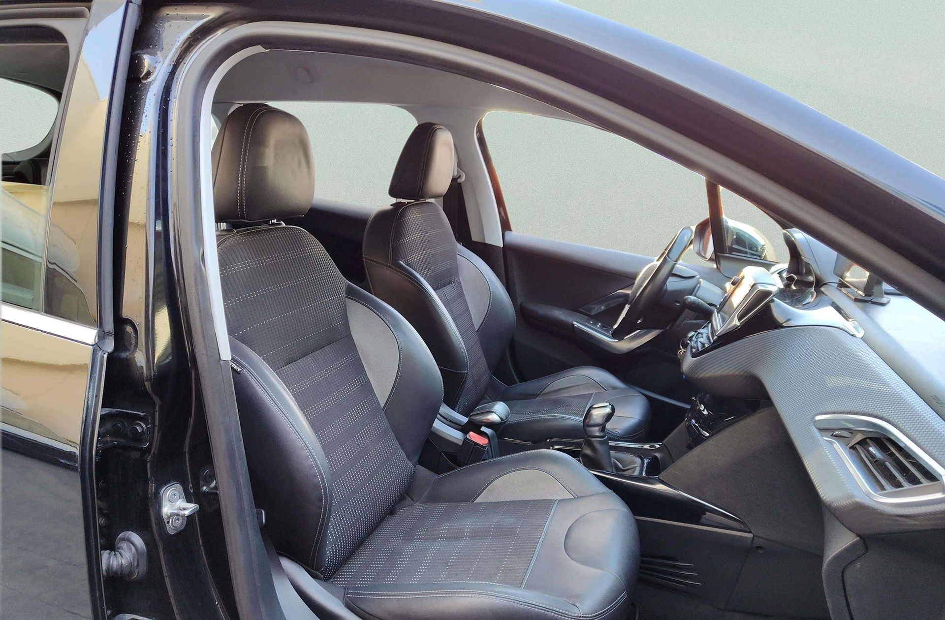 Peugeot 2008 e-HDI 92 Allure - foto 18