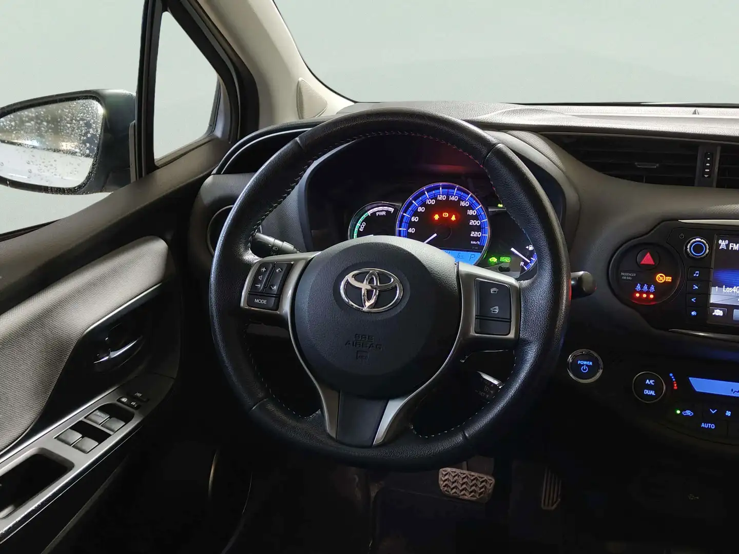 Foto Toyota Yaris Toyota Yaris 100H Advance (100 CV)