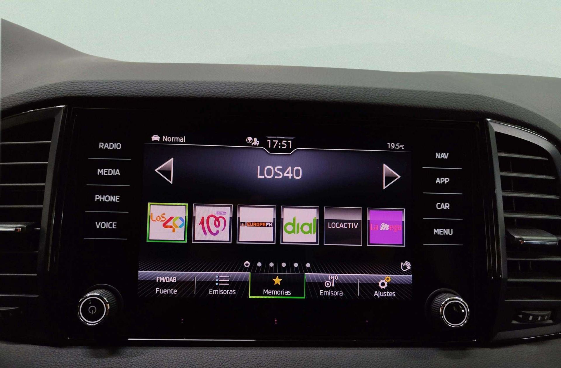 Škoda Karoq 1.5 TSI ACT Sportline DSG - foto 35