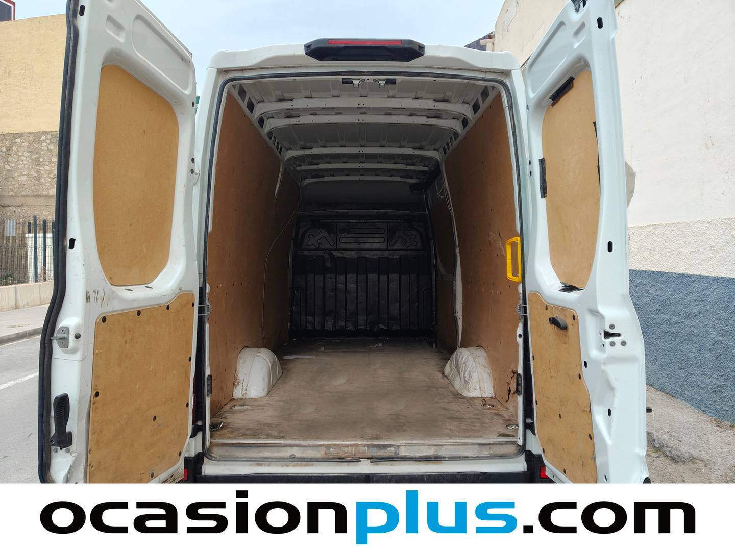 Foto asientos traseros Iveco Daily Iveco Daily Furgon 35S 16 V 3520L/H2 (156 CV)