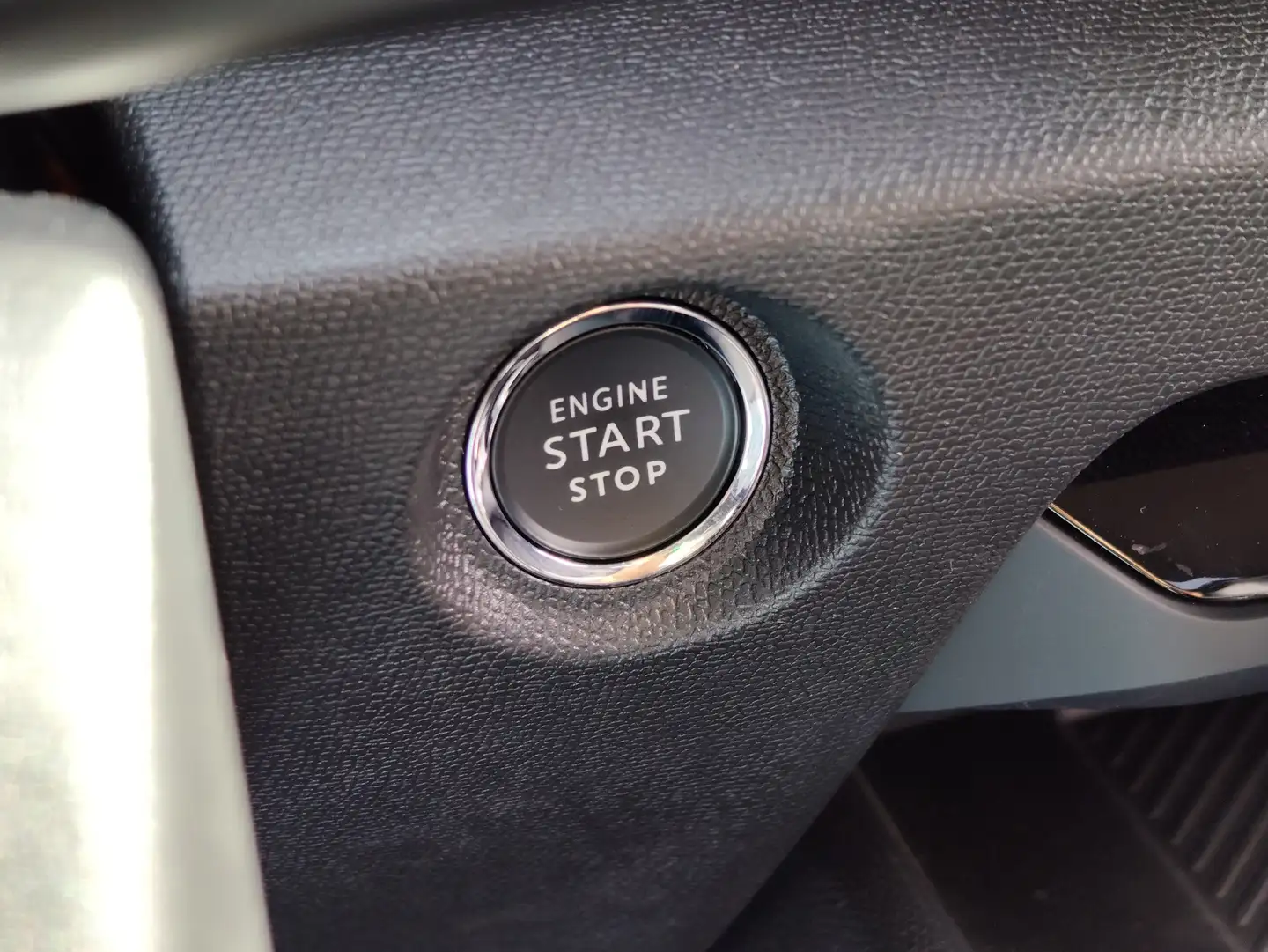 Foto Citroën C4 X Citroen C4 X 1.2 PureTech 130 S&S Shine EAT8 (131 CV)