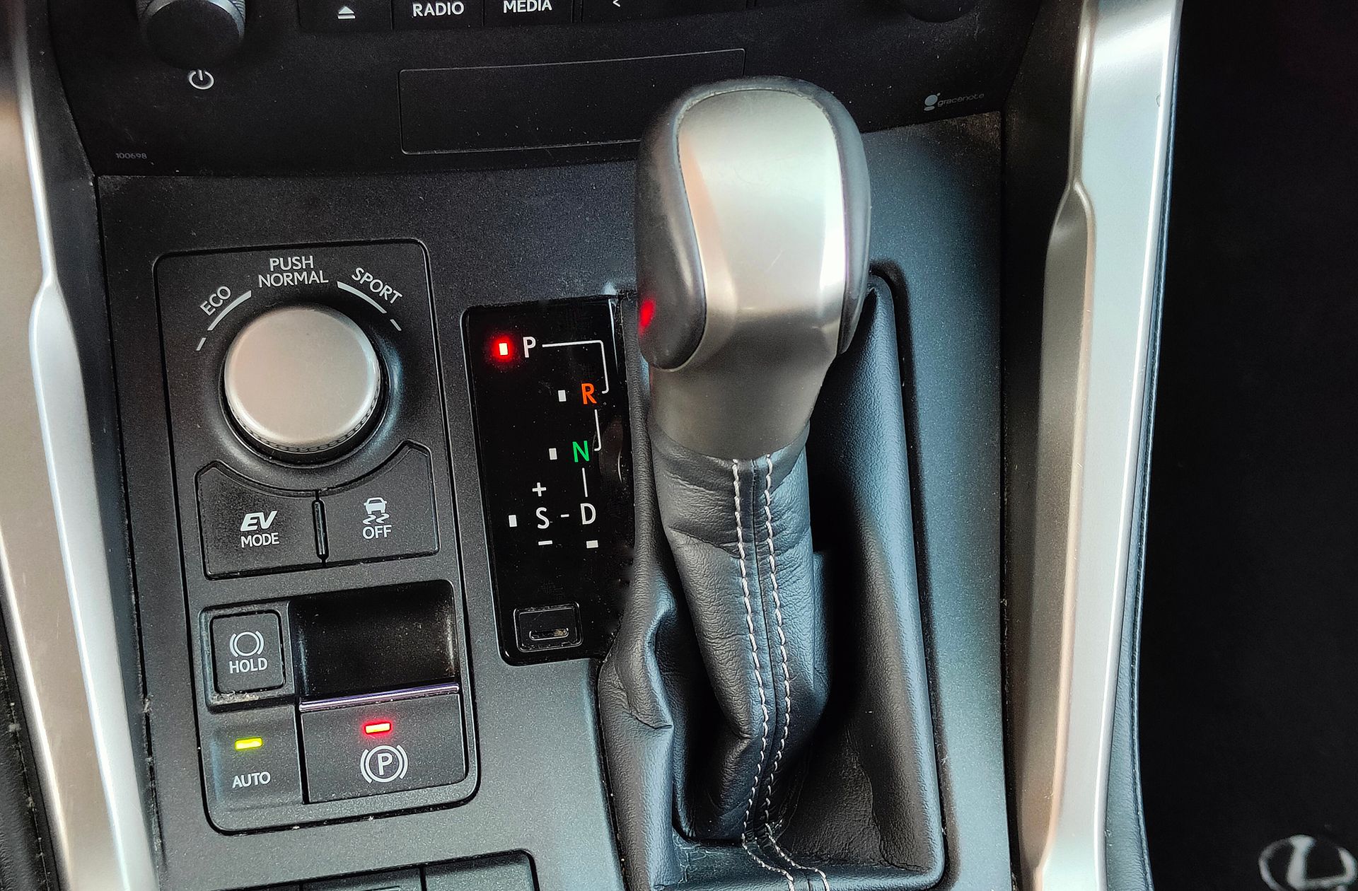 Lexus NX 300h Business 2WD - foto 5