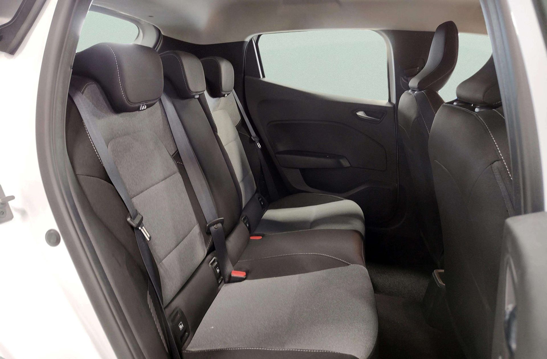 Renault Clio Evolution E-Tech full hybrid 145 - foto 17