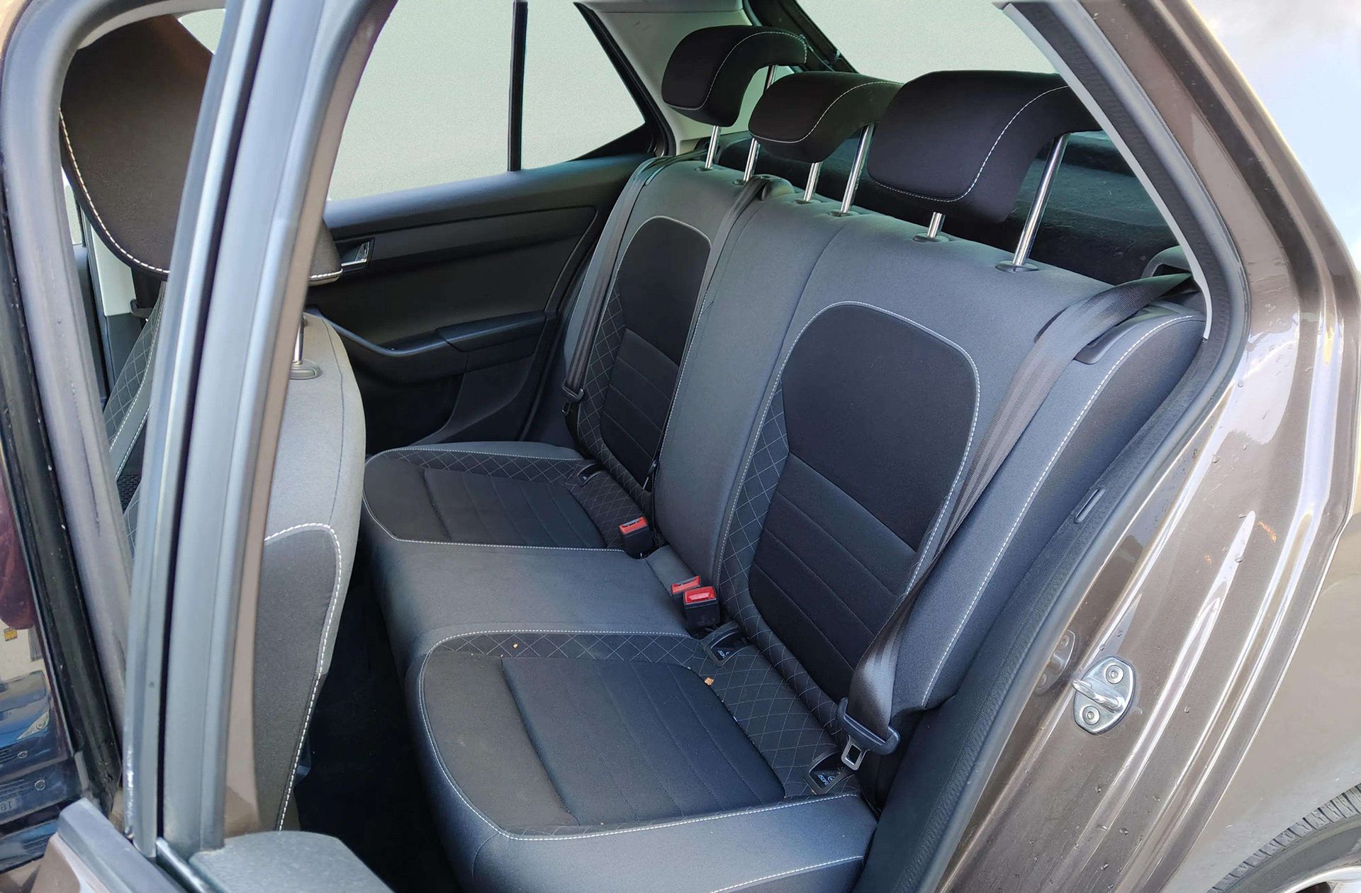 Škoda Fabia 1.0 TSI Like DSG - foto 10