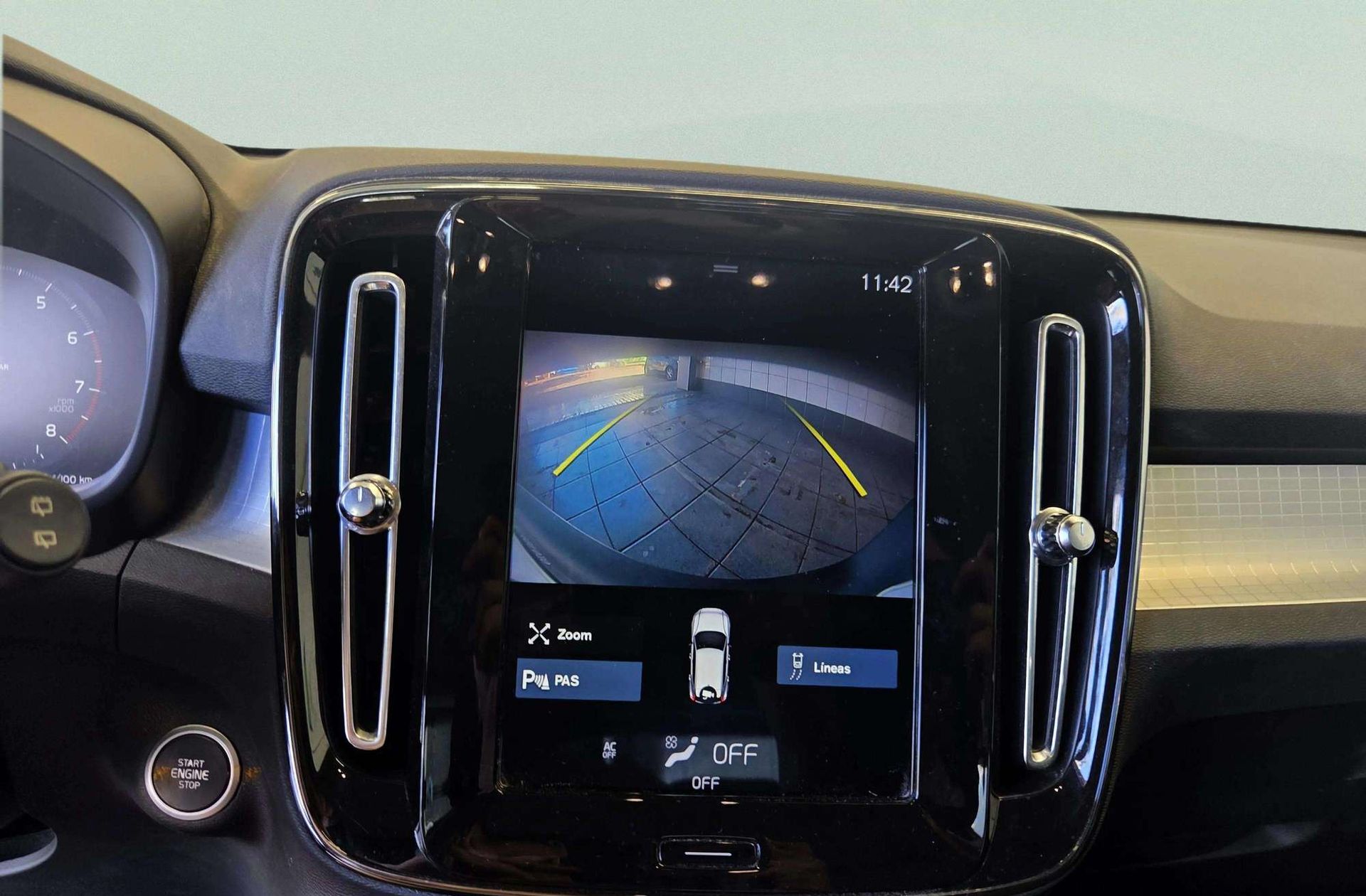 Volvo XC40 T3 Momentum - foto 9