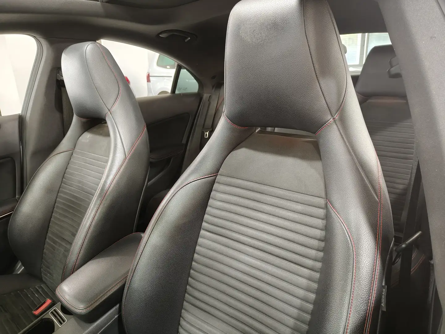 Foto Mercedes CLA Mercedes-Benz CLA 200 CDI Urban (136 CV) Pack AMG