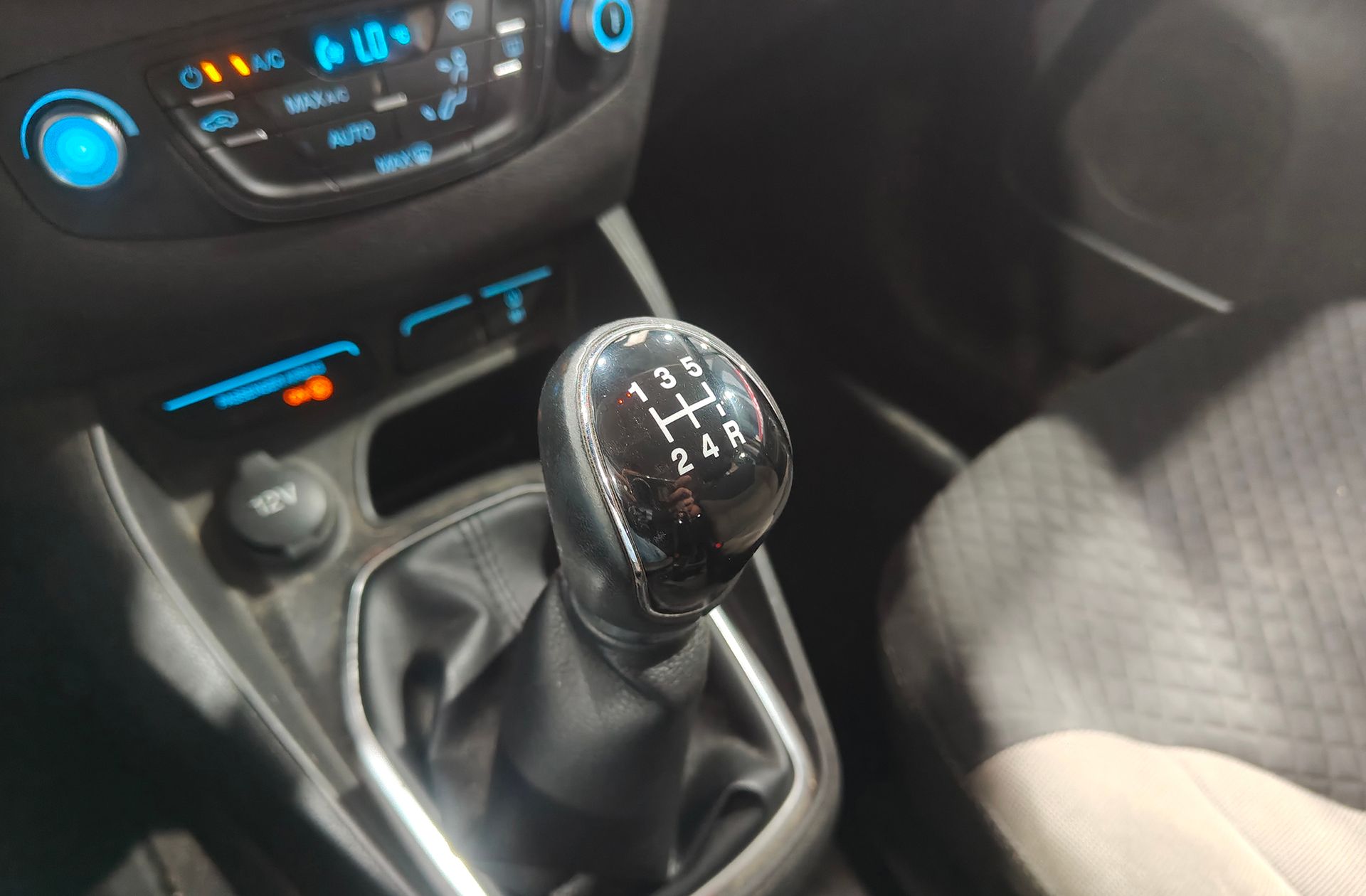 Ford Tourneo Courier 1.0 EcoBoost Titanium - foto 5