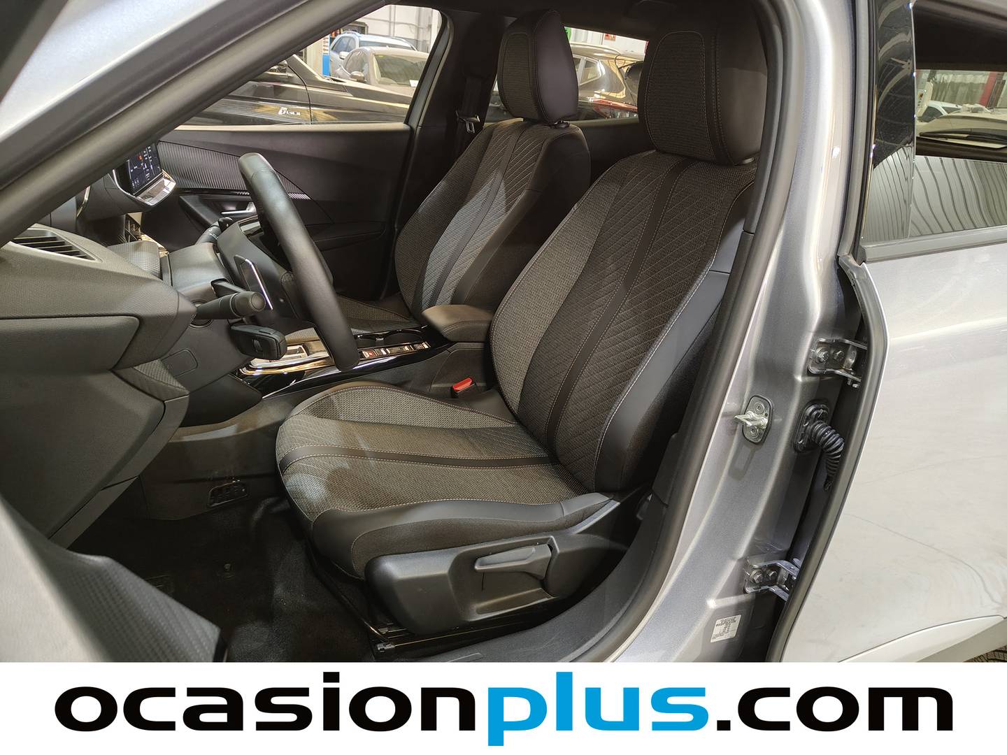 Foto Peugeot 2008 Peugeot 2008 Allure Hybrid eDCS6 (136 CV)