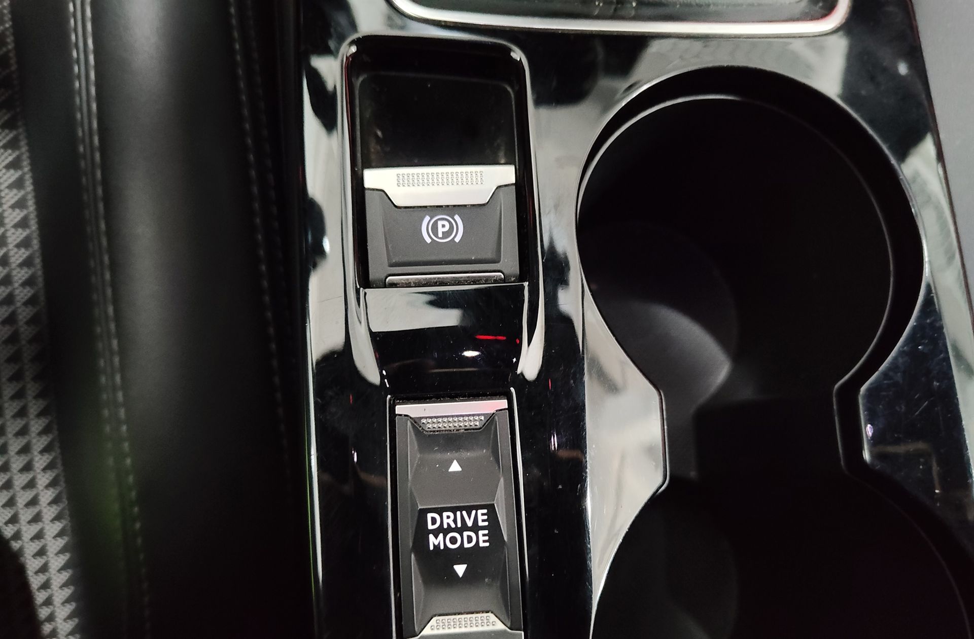 Peugeot 2008 PureTech 130 GT - foto 34