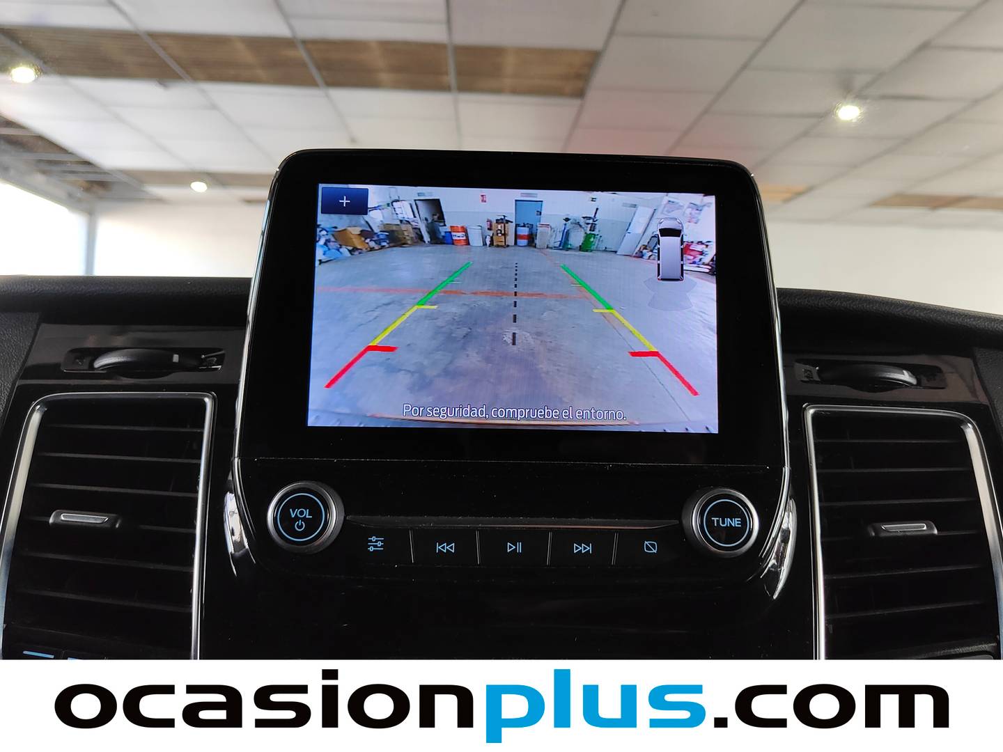 Extras y acabados del Ford Tourneo Custom Ford Tourneo Custom 2.0 Ecoblue L1 Titanium Auto (130 CV) 9 Plazas
