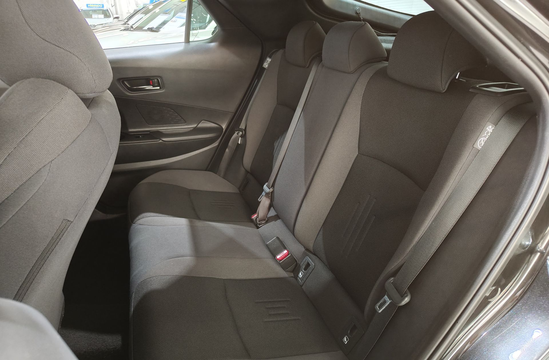 Toyota C-HR 140H Advance - foto 12