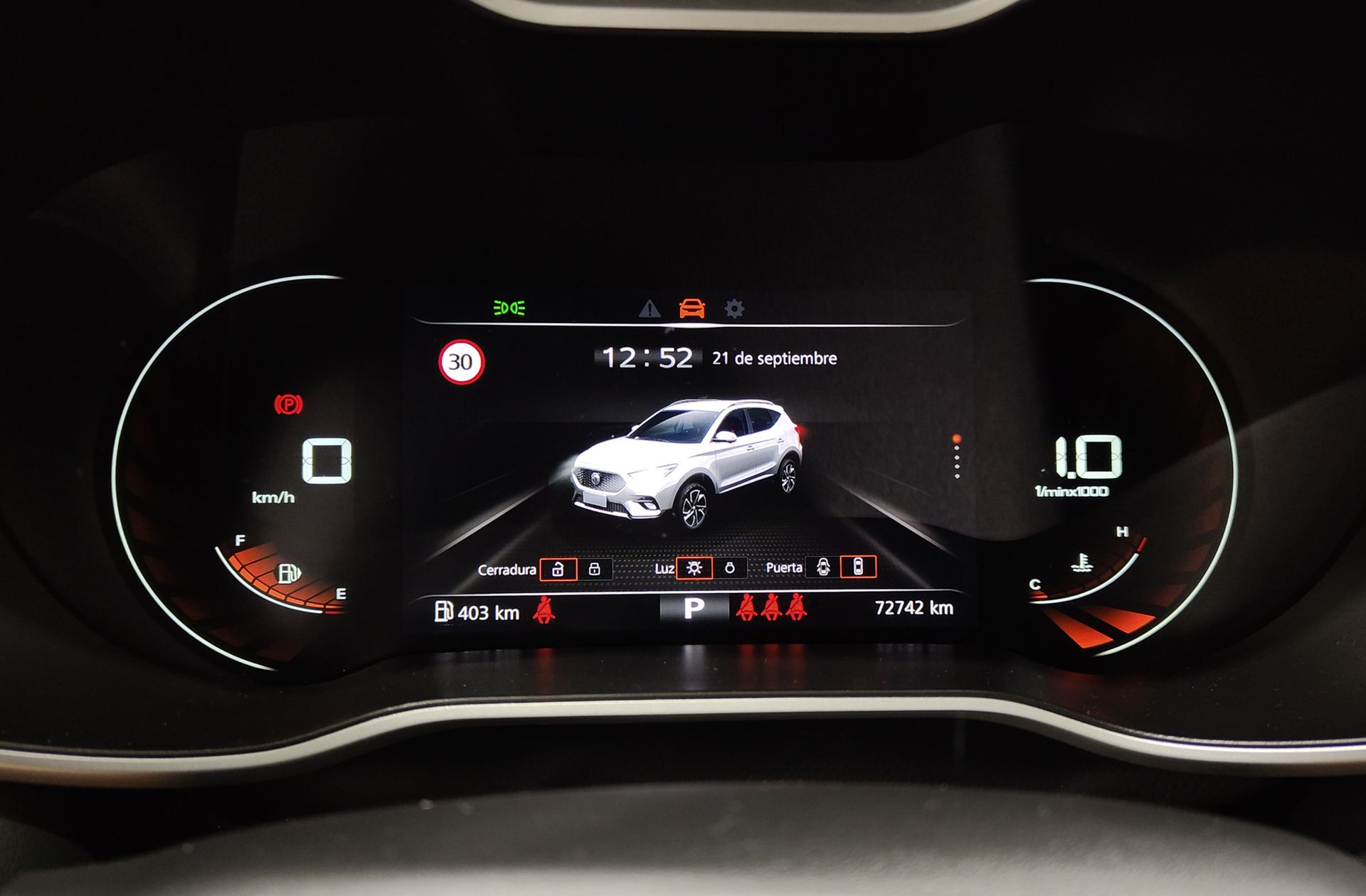 MG ZS 1.0T Luxury - foto 28
