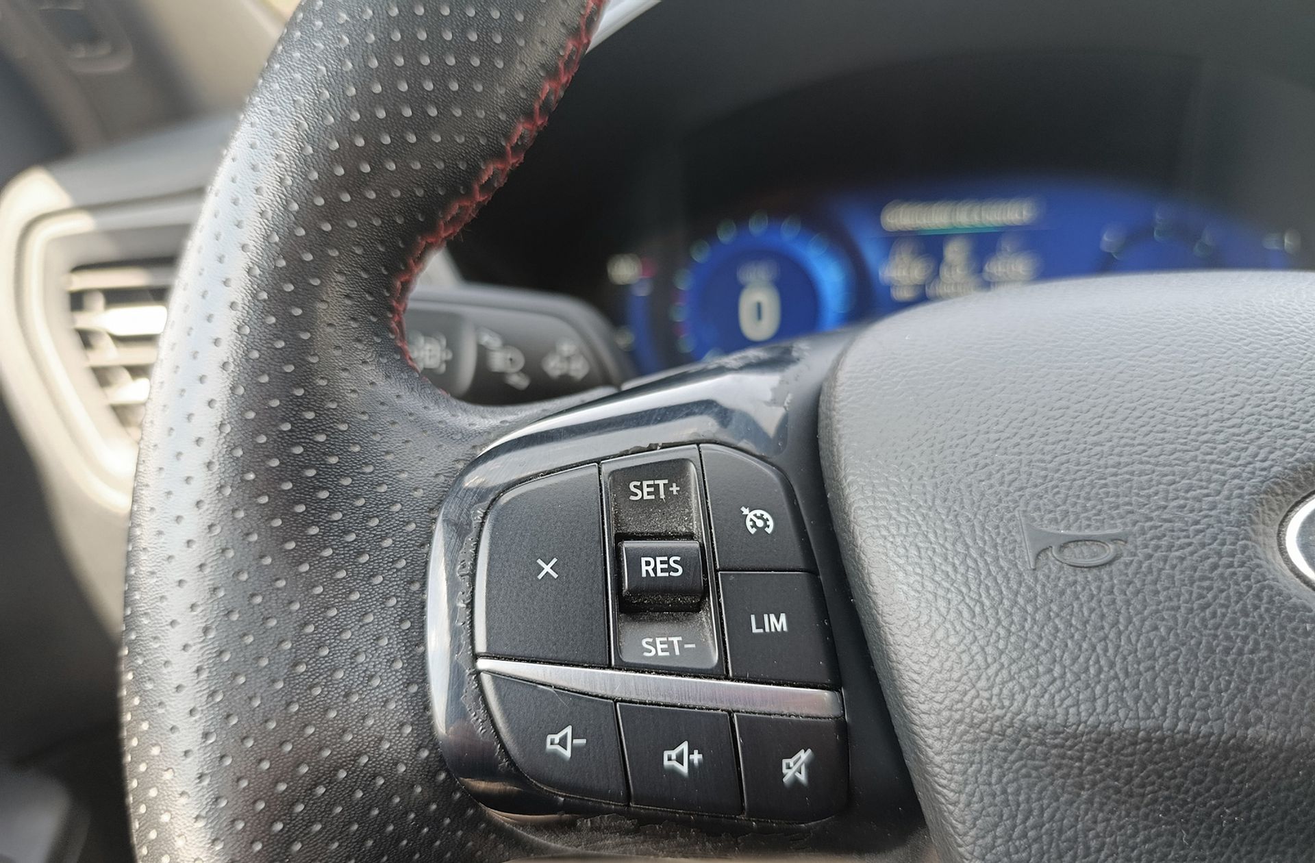 Ford Kuga 1.5 EcoBlue ST-Line - foto 31