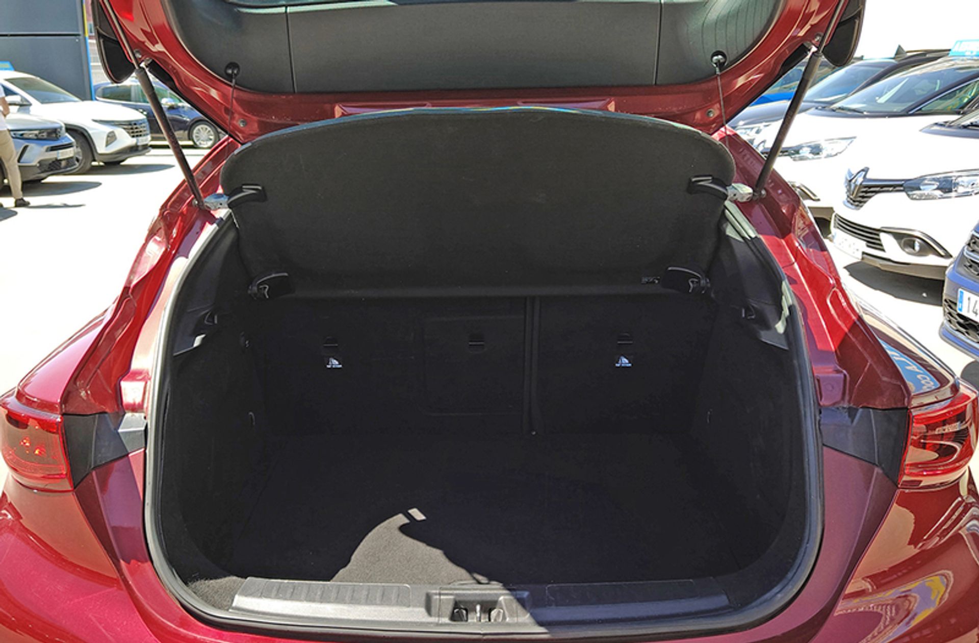 Infiniti Q30 2.2D Premium 7DCT - foto 17