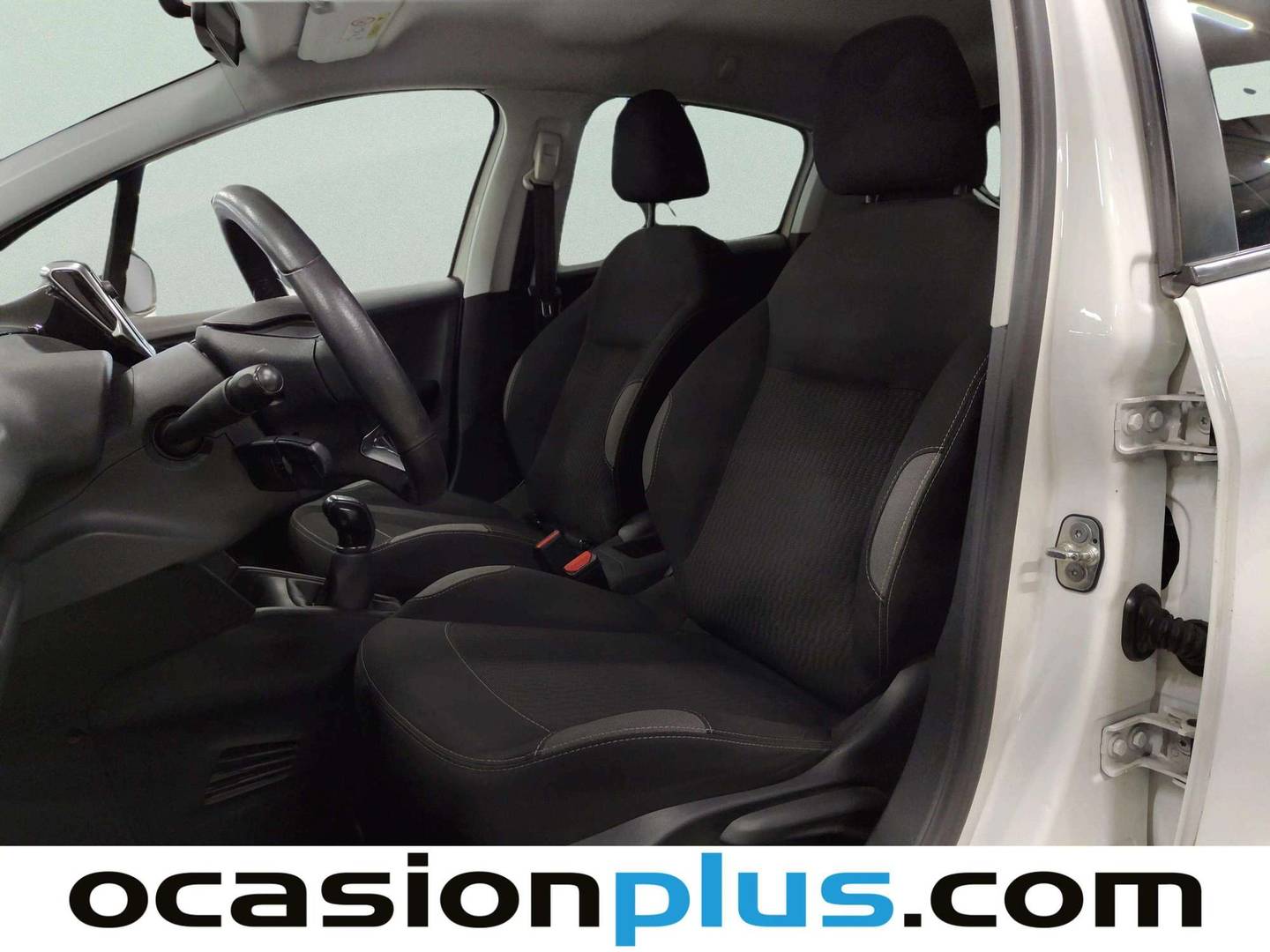 Foto asientos delanteros Peugeot 208 Peugeot 208 1.2 PureTech Active (82 CV)