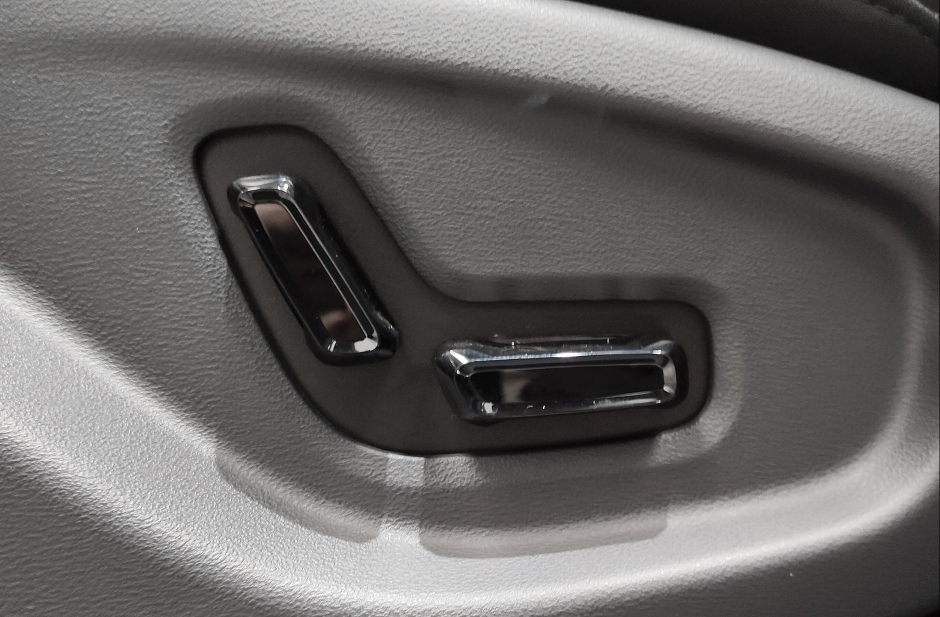 Geely Starray EM-i 1.5 PHEV Pro - foto 23