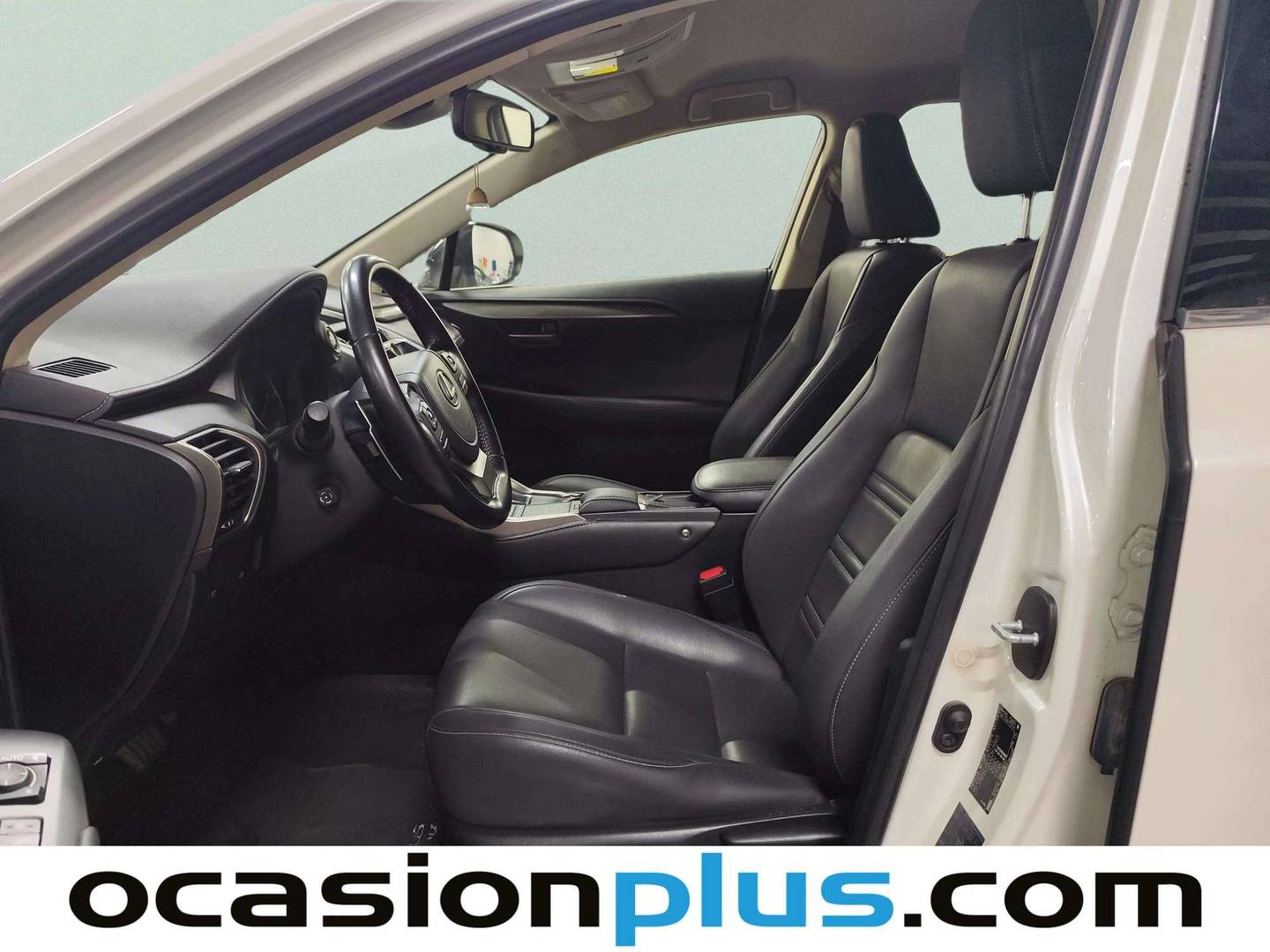 Foto asientos delanteros Lexus NX Lexus NX 300h Premium 2WD (197 CV)
