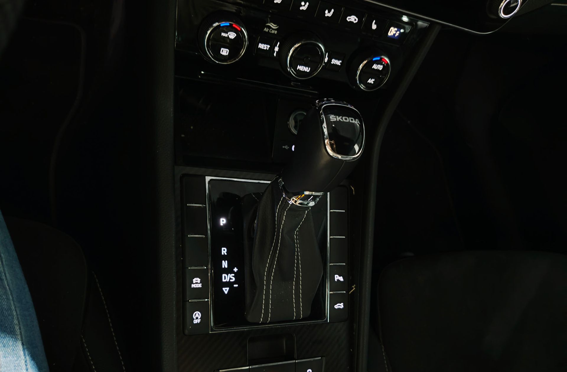 Škoda Superb 1.5 TSI Sport Line DSG - foto 6