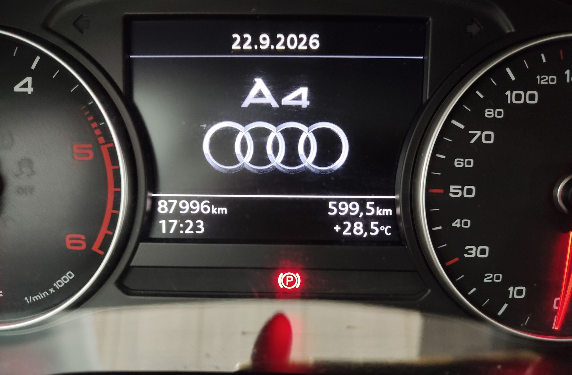 Audi A4 2.0 TDI - foto 8
