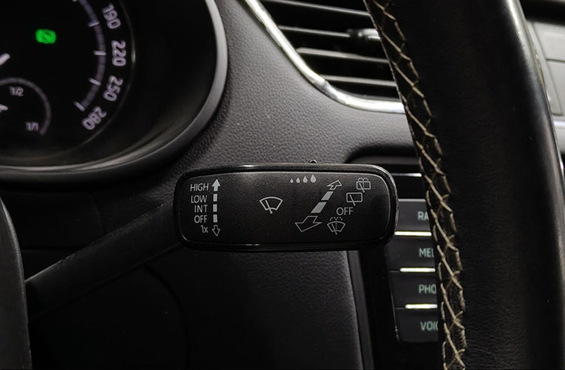 Škoda Octavia Combi 2.0 TDI RS DSG - foto 34