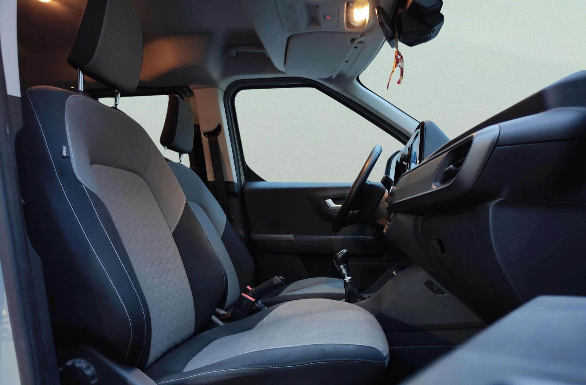 Ford Tourneo Courier 1.0 EcoBoost Titanium - foto 17