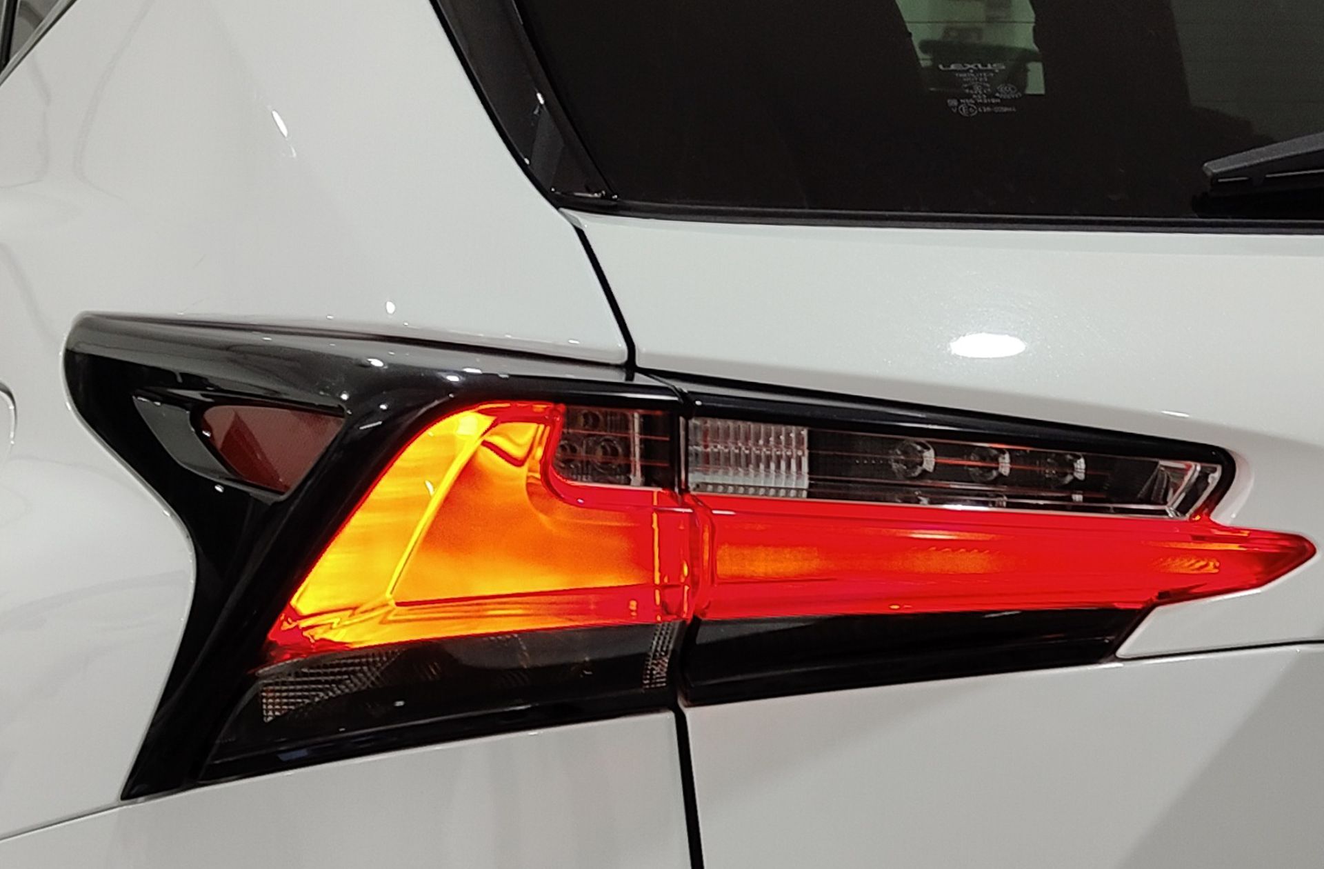 Lexus NX 300h F Sport 4WD Navibox - foto 18