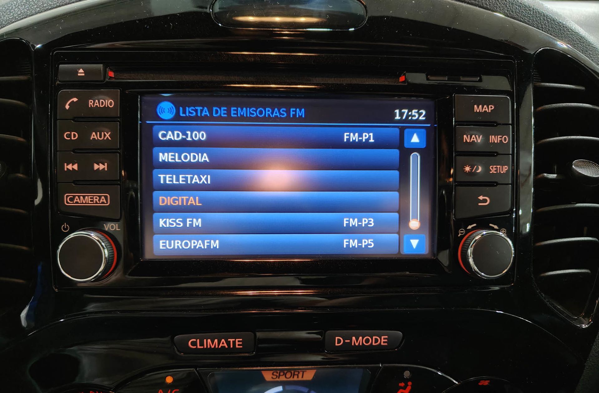 Nissan Juke G Tekna CVT - foto 33