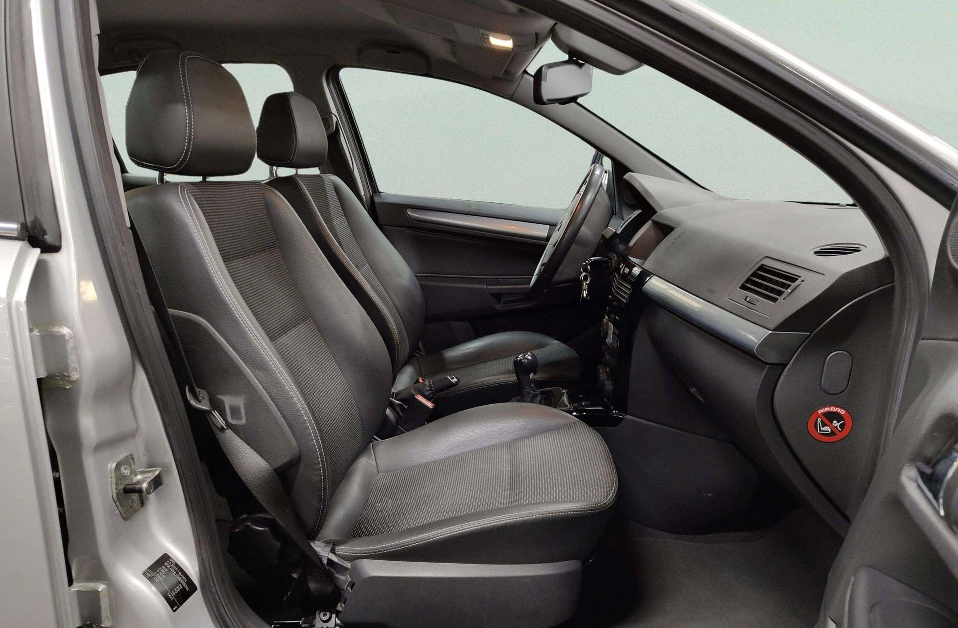 Opel Astra 1.7 CDTI Sedan Edition - foto 16